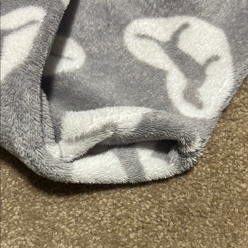 Super Fuzzy Cozy Gray&White Bottom - Picture 5 of 6